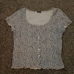 Adorable Brandy Melville lettuce trim top